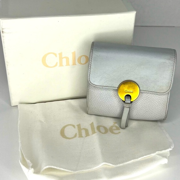 🩶Chloe FULL INCLUSION!! Grey Leather Indy Square Tri Fold Wallet RARE!!🩶 - Picture 1 of 9